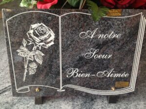 plaque funeraire avec texte